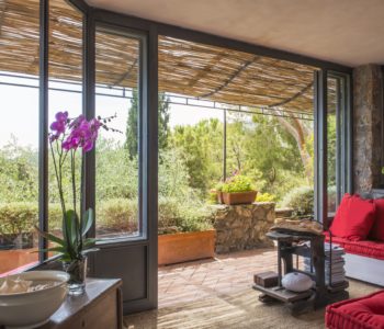 Dettaglio balcone. Monte Argentario, Toscana 2015, foto di Xavier Béjot | maii-interiors.com